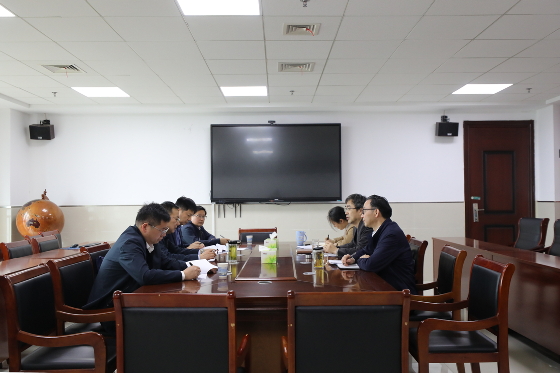 校长黄友锐深入教学管理一线开展...