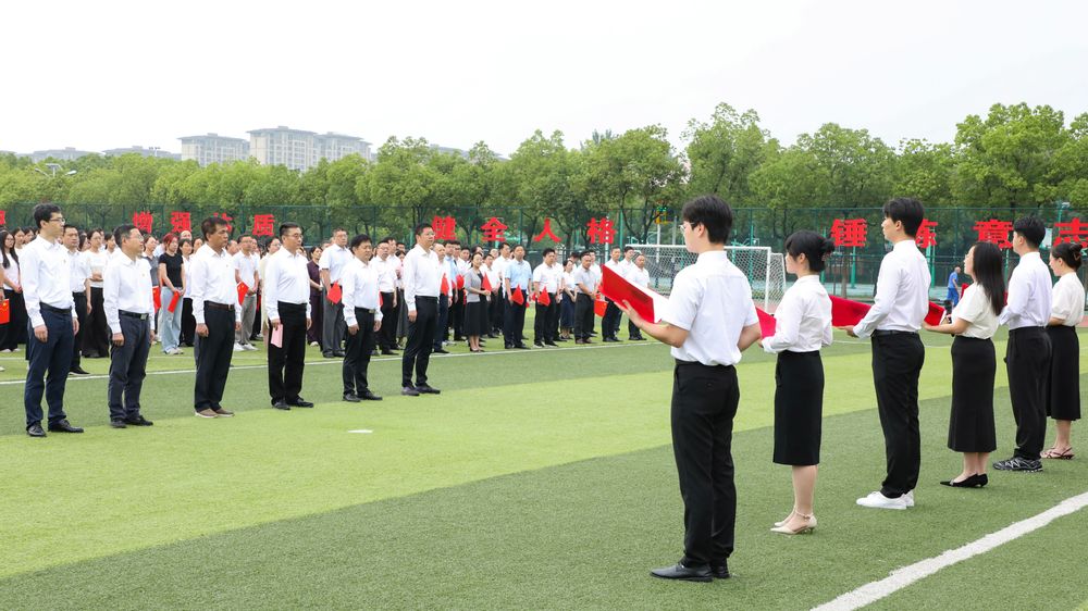 我校举办庆祝中国共产党成立10...